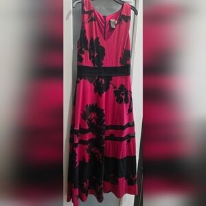 Taylor Burgundy & Black Floral V-neck Sleeveless Midi Dress, Fit & Flare, Sz: 4